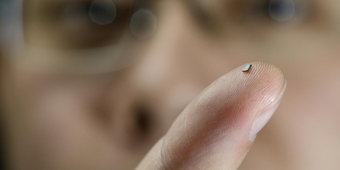 Researchers create tiny wireless temperature sensor powered by radio waves