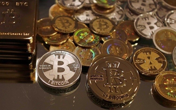 Bitcoin crowned best-performing currency of 2015