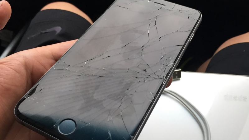 Apple Stores to let users trade in their broken iPhone for a new one
