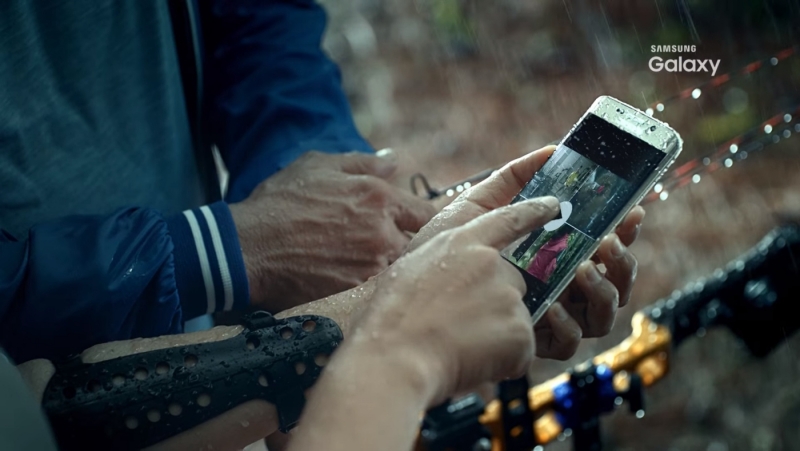 See the waterproof Galaxy S7 Edge in this leaked ad from Samsung Indonesia