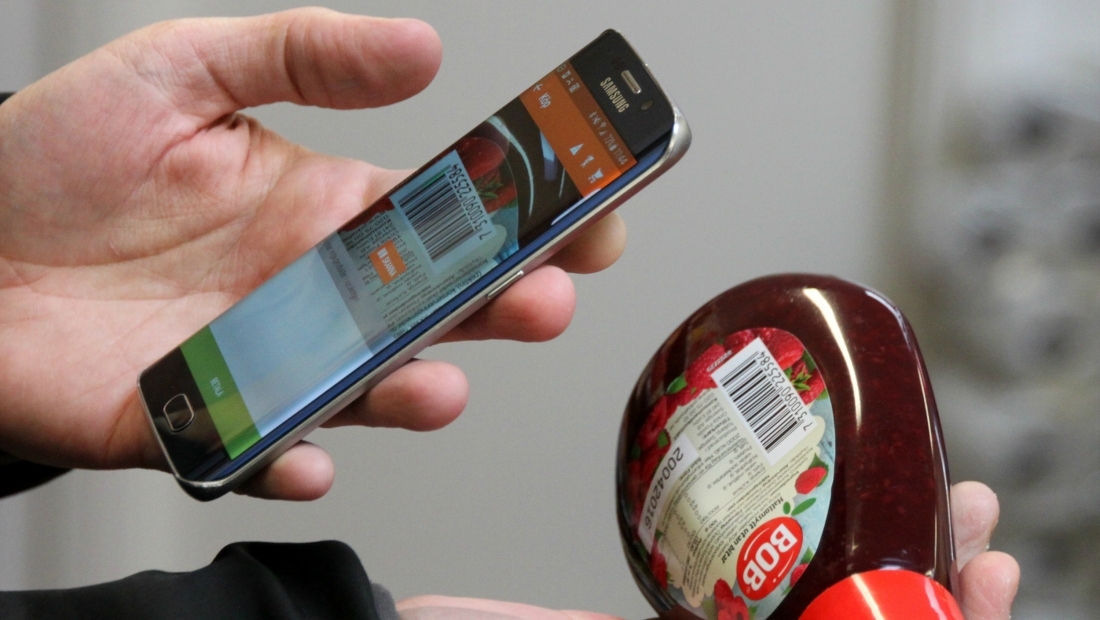 This convenience store is operated entirely via your smartphone, no cashier needed