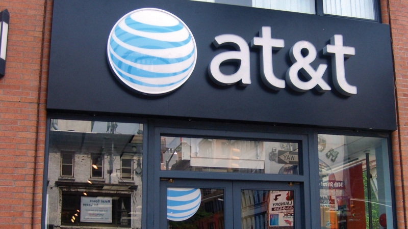 AT&T starts the year with a solid quarter but continues to lose U-Verse TV customers