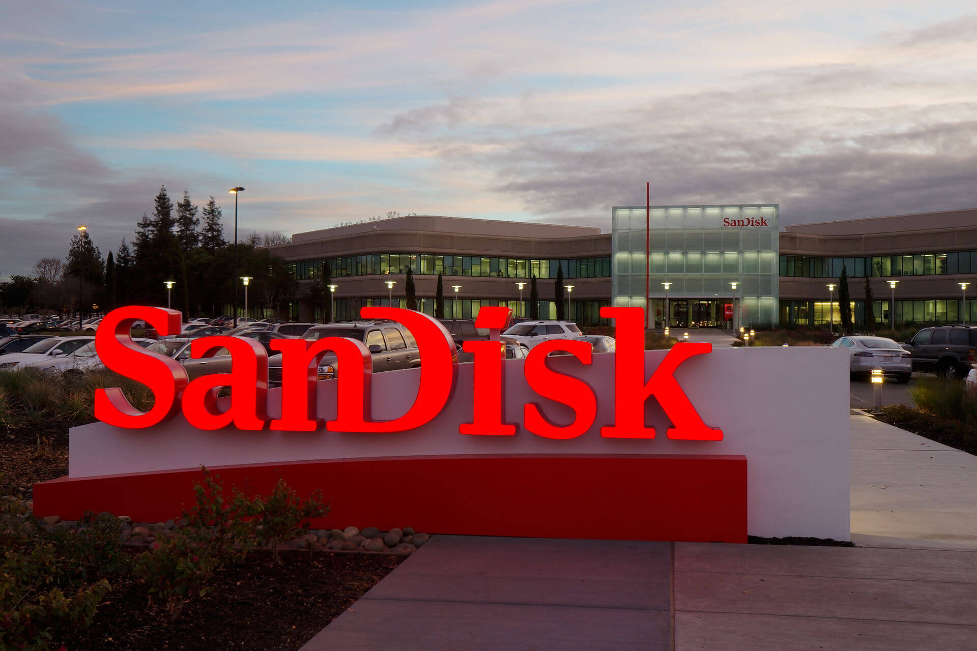 Western Digital to purchase SanDisk for $19 billion
