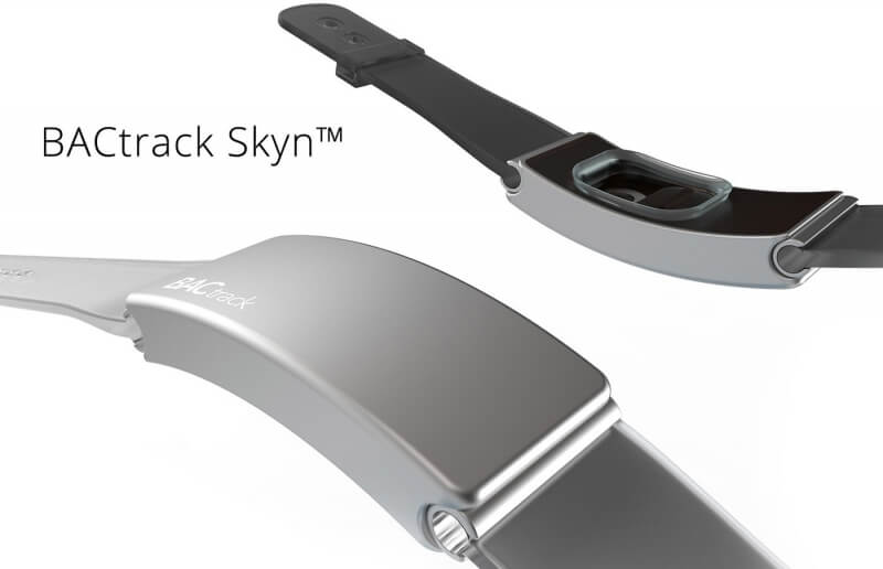 This smart wristband detects blood alcohol levels through your skin