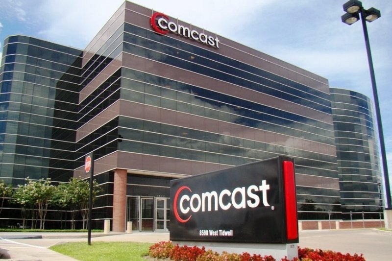 Comcast will launch a wireless phone service in 2017