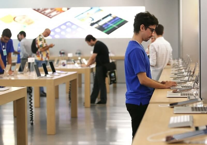 Apple is removing the iPhone security tethers in some of its stores