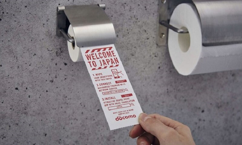 Japanese airport introduces toilet roll for smartphones