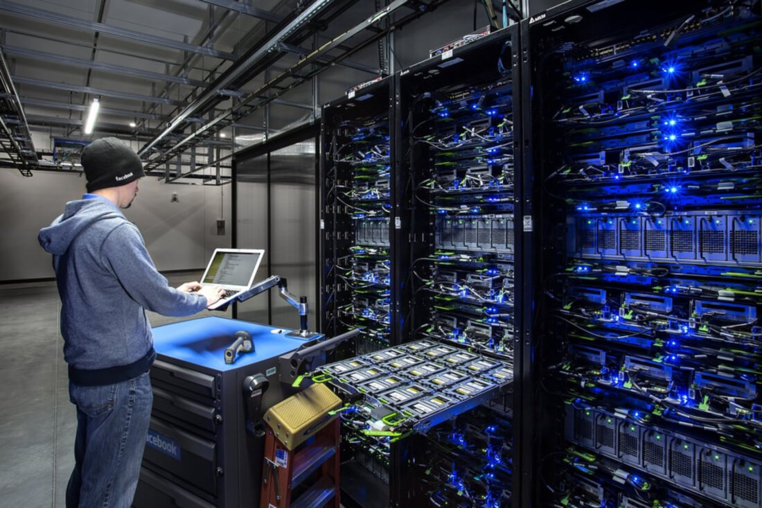 Pursue a career in data center management with this 4-course collection