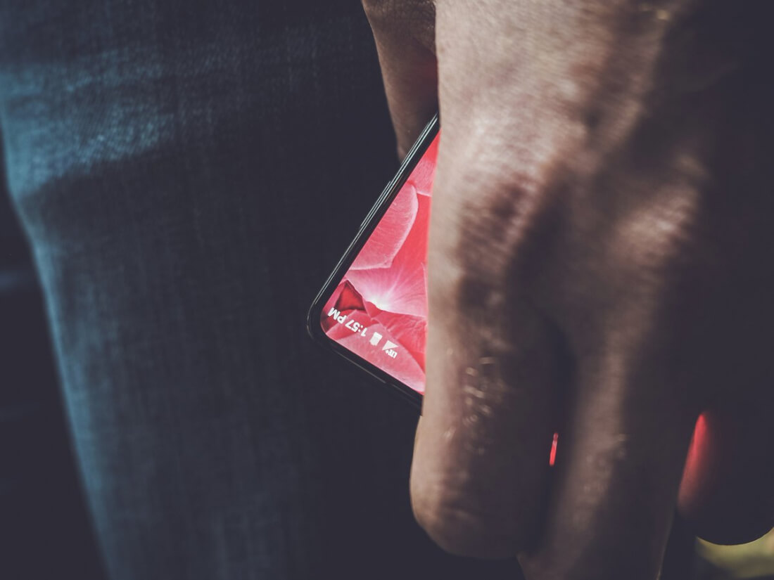 Android co-founder teases his upcoming bezel-free smartphone