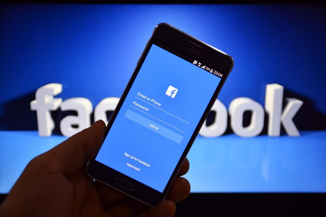 Facebook is testing an alternative news feed