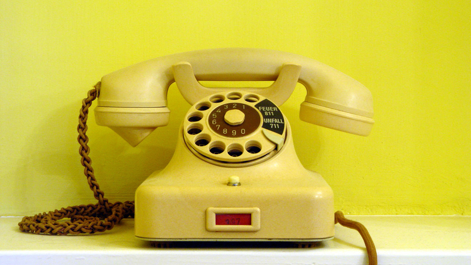 Cellphone service surpasses that of landlines in US households for the first time
