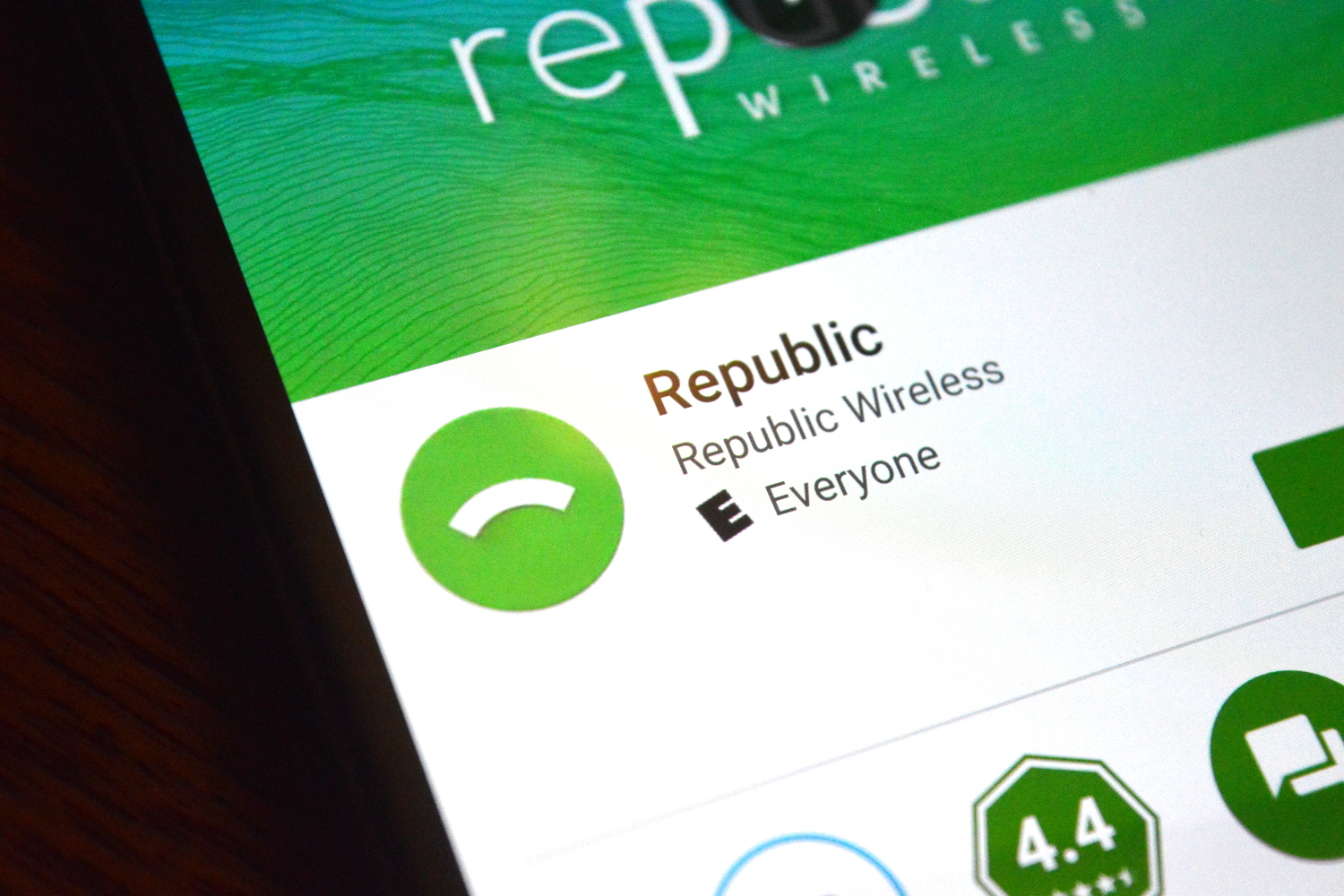 Republic Wireless wants to give you six months of service absolutely free