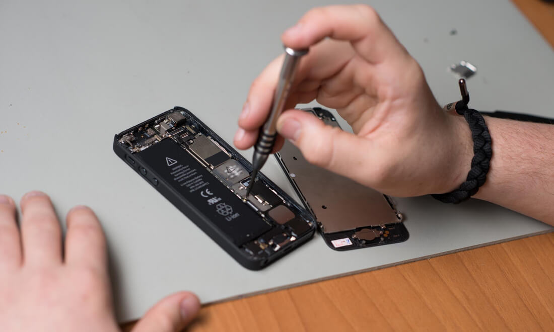 Apple to share iPhone repair tools with third party shops