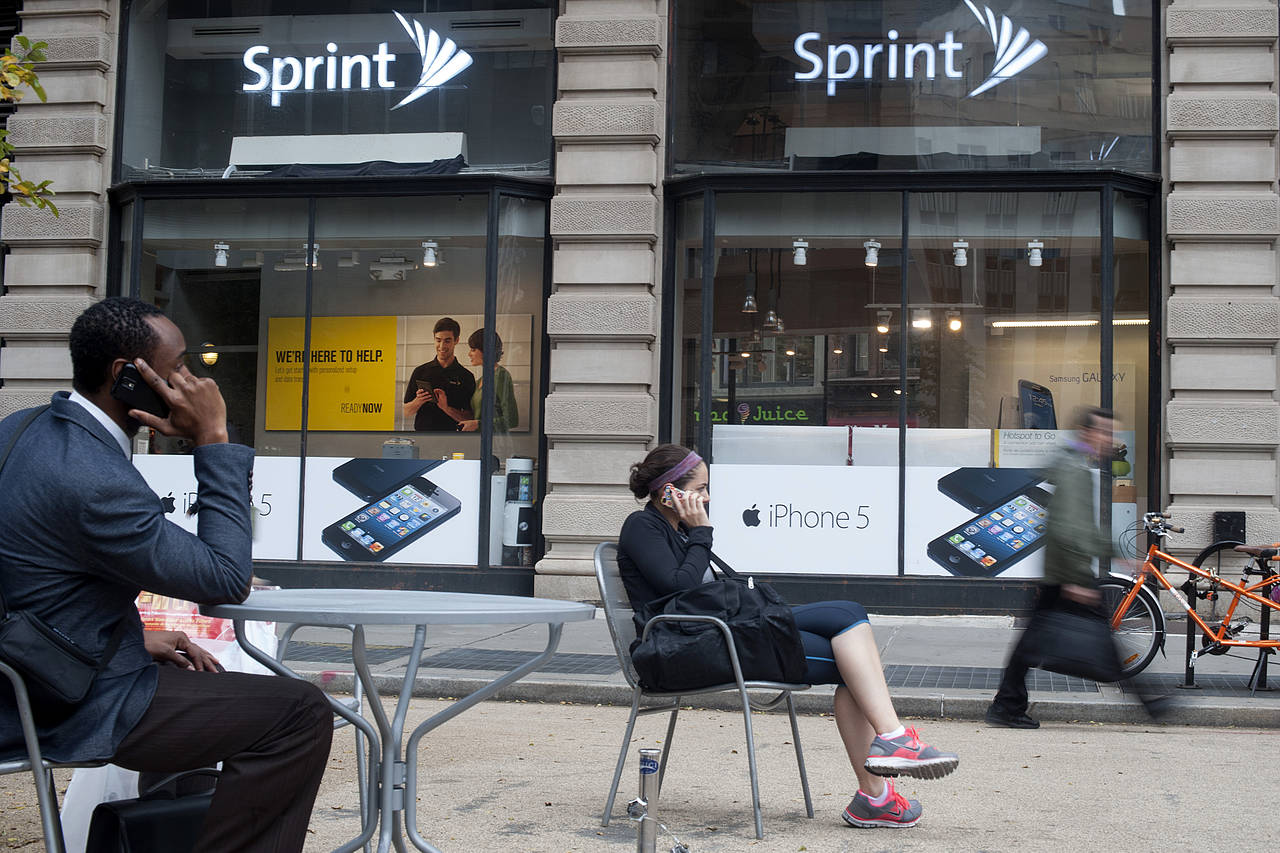 Charter and Comcast may use Sprint's network to offer wireless service