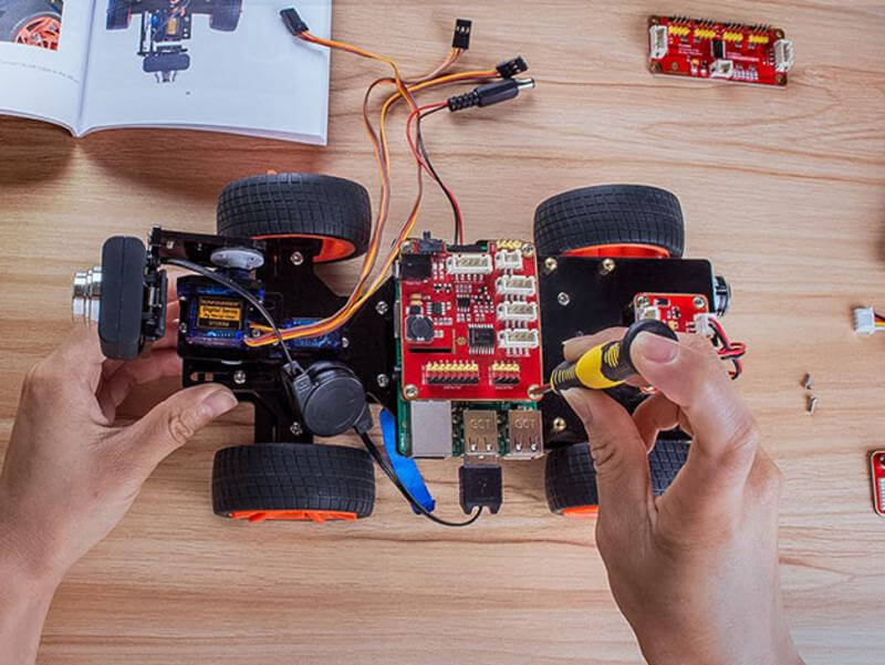 Create your own racing robot with this Raspberry Pi Kit