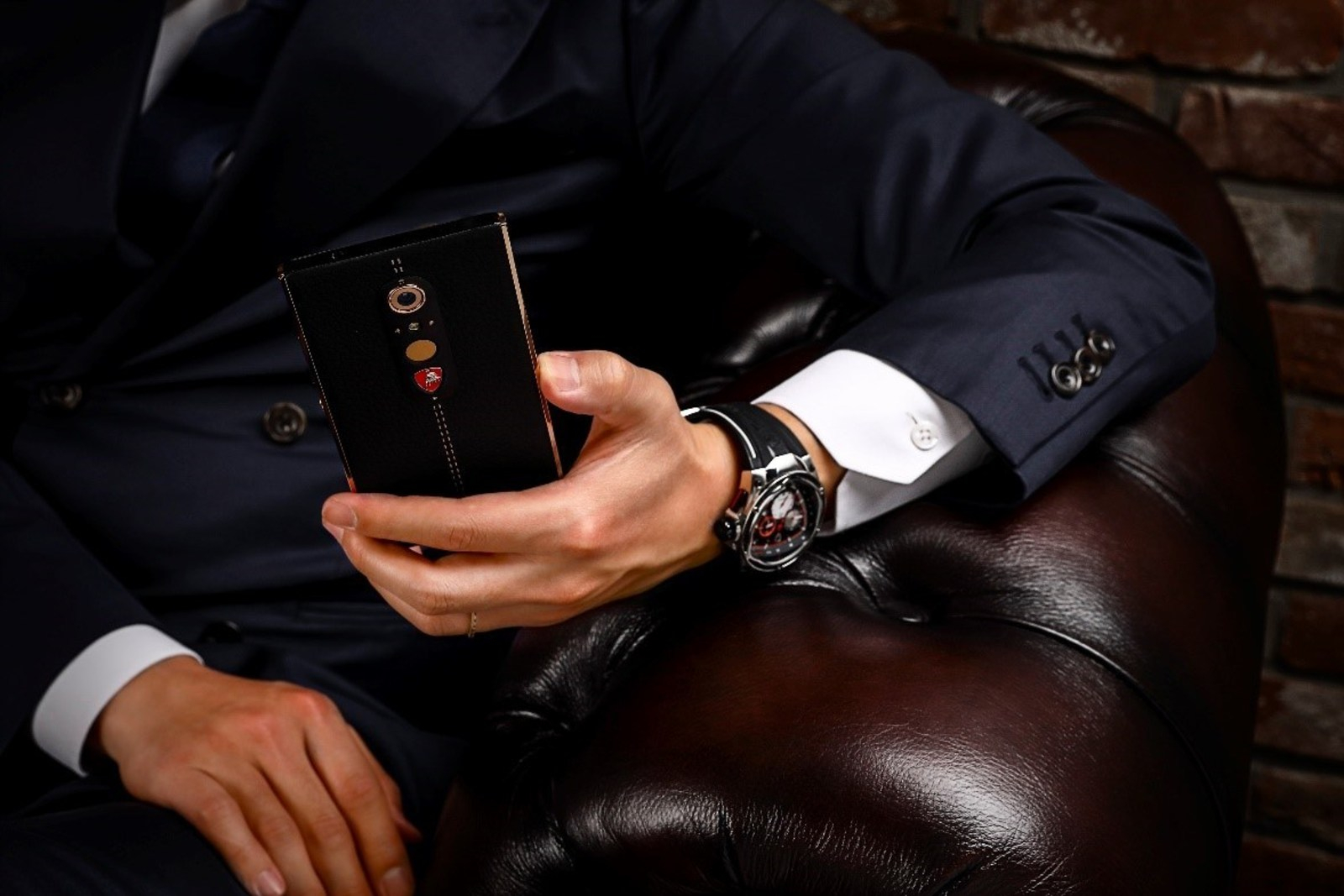 Lamborghini unveils Snapdragon 820-powered $2450 smartphone