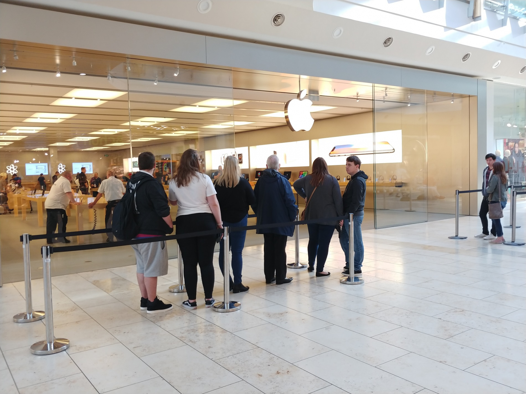 iPhone 8 launch sees low turnout