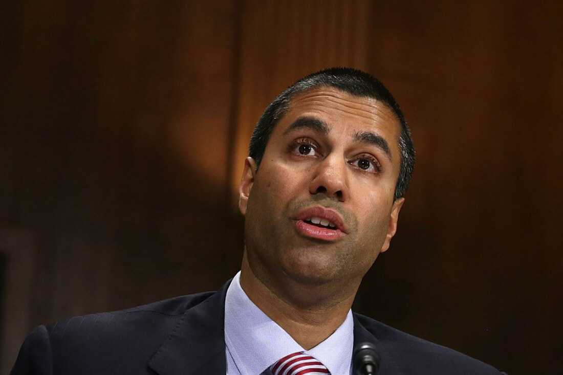 FCC chairman politely asks Apple to enable FM radio in the iPhone