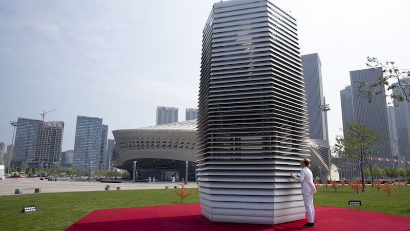 This smog tower turns air pollution into jewelry