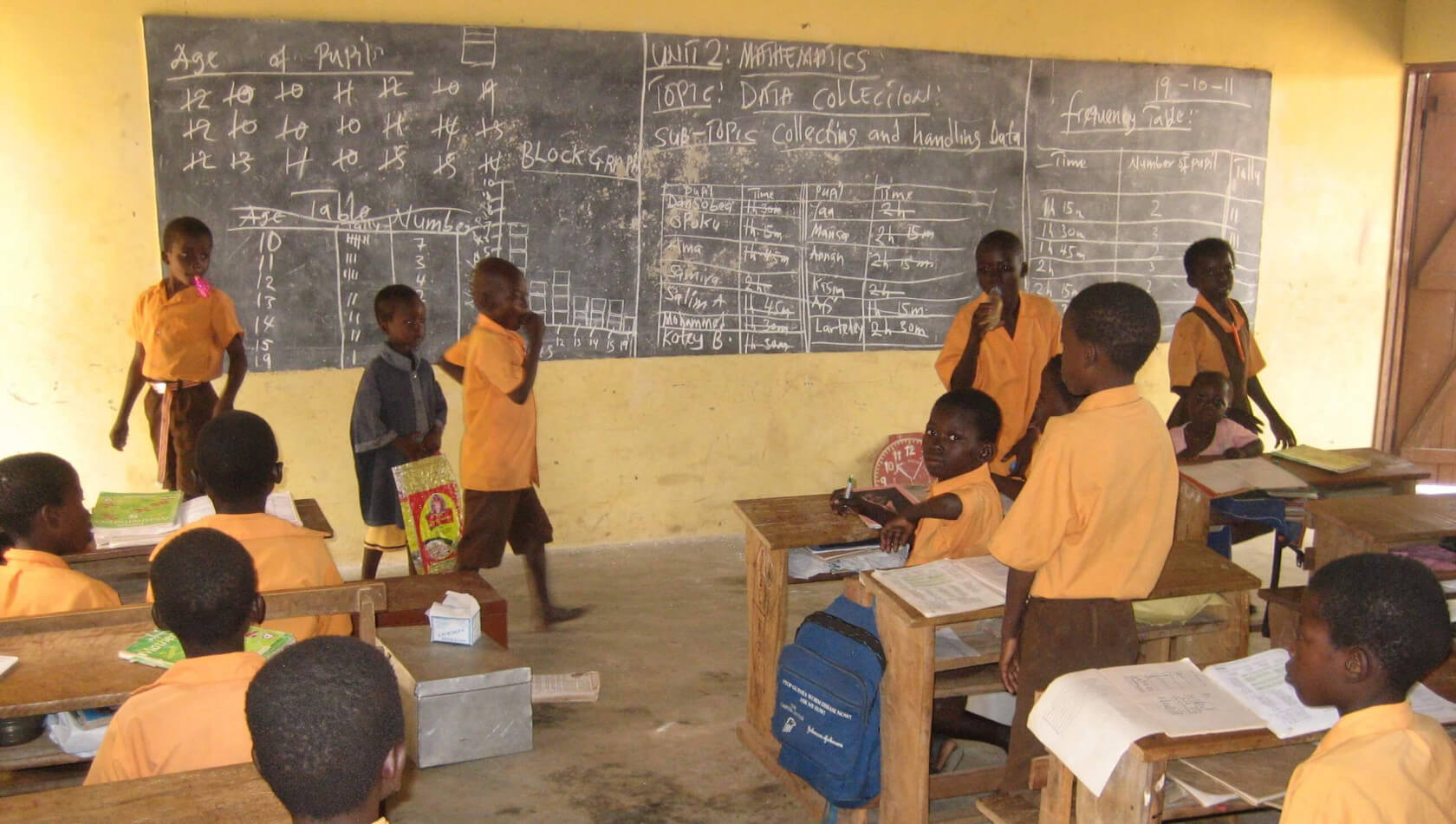 Ghana ICT teacher instructs students in low-tech style