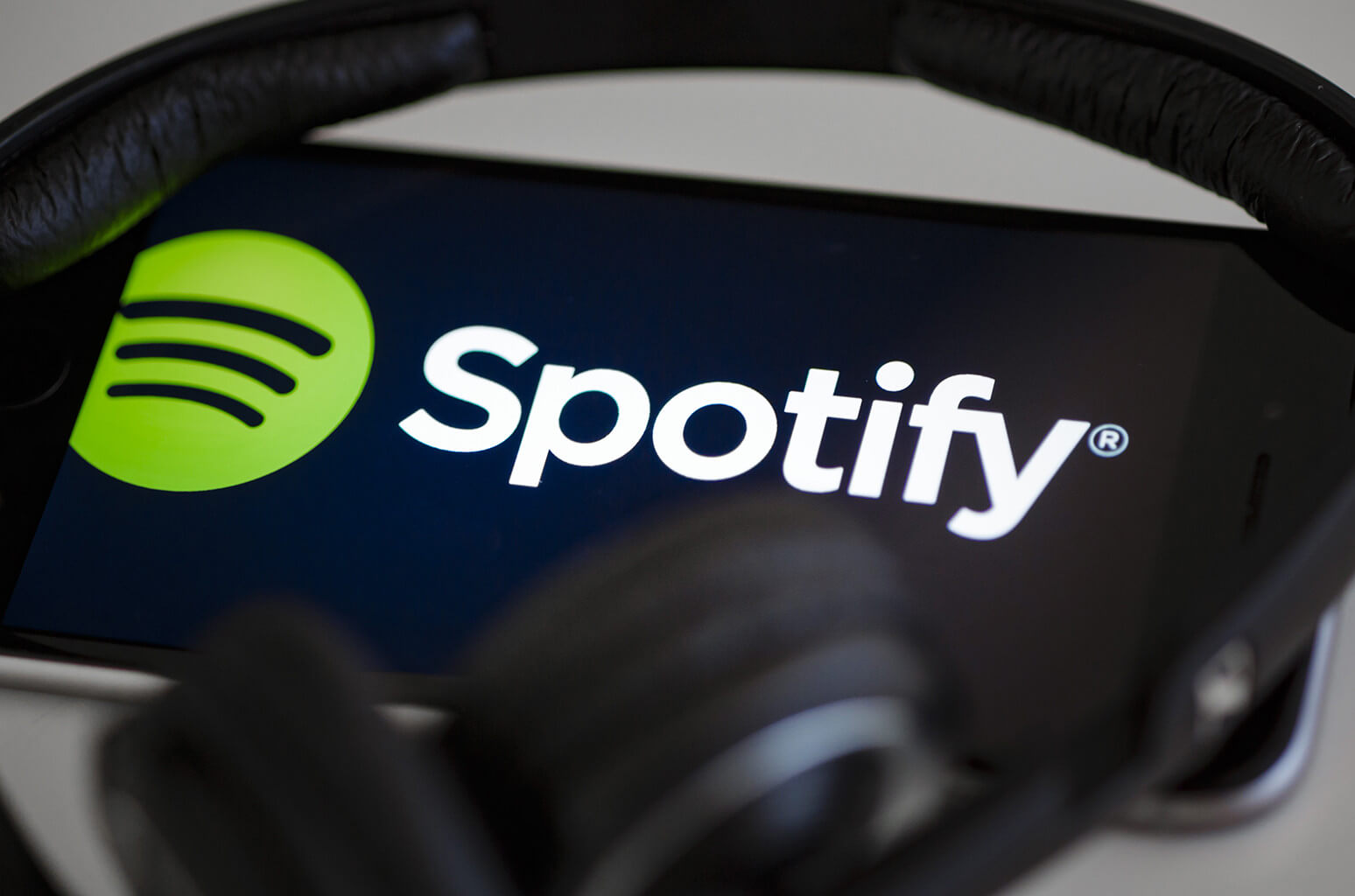 Spotify issues warning to users of 'hacked' apps