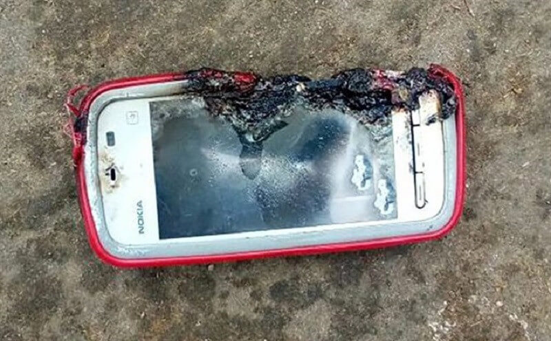 Charging Nokia smartphone explodes and kills teenager in India