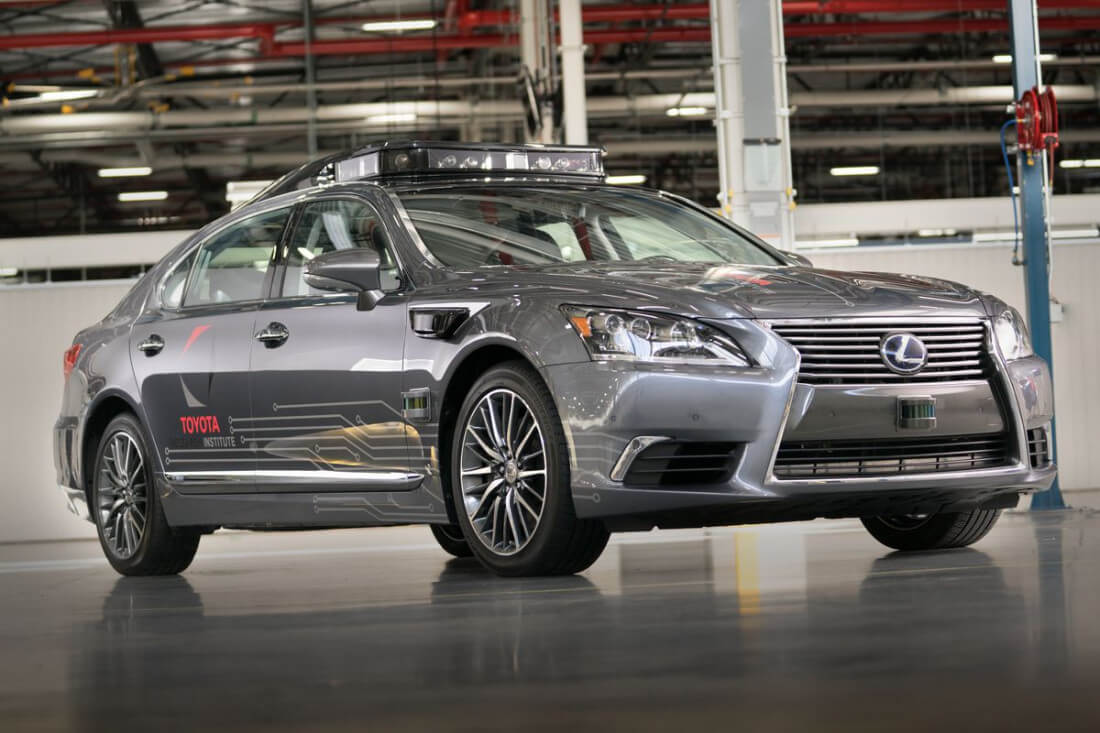 Toyota temporarily pauses 'Chauffeur' autonomous car test following Uber incident