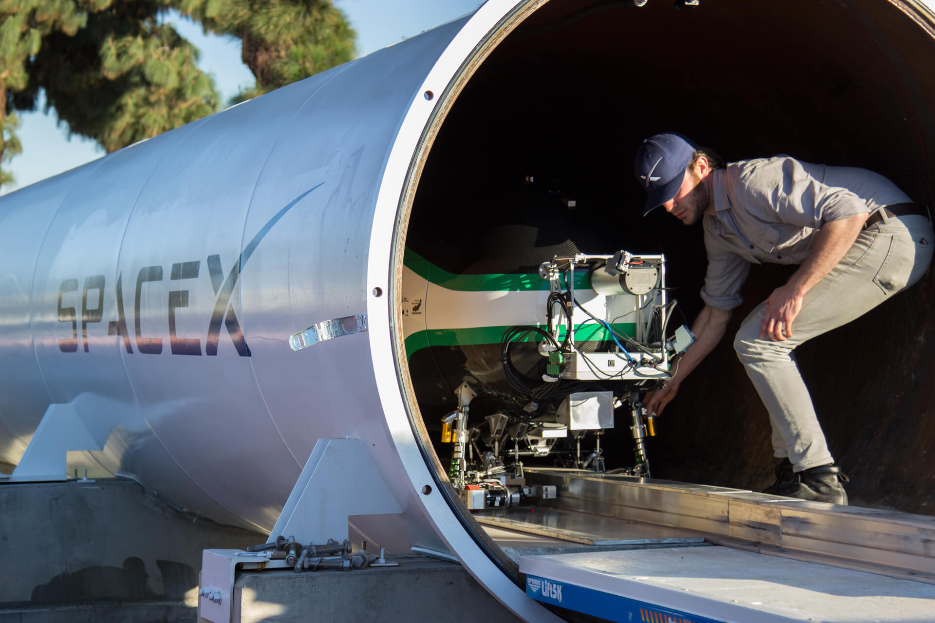 SpaceX Hyperloop team aims for new high-speed acceleration and braking test record