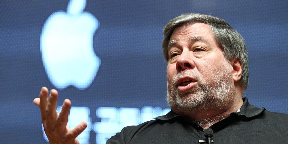 Apple co-founder Steve Wozniak abandons Facebook; praises Apple
