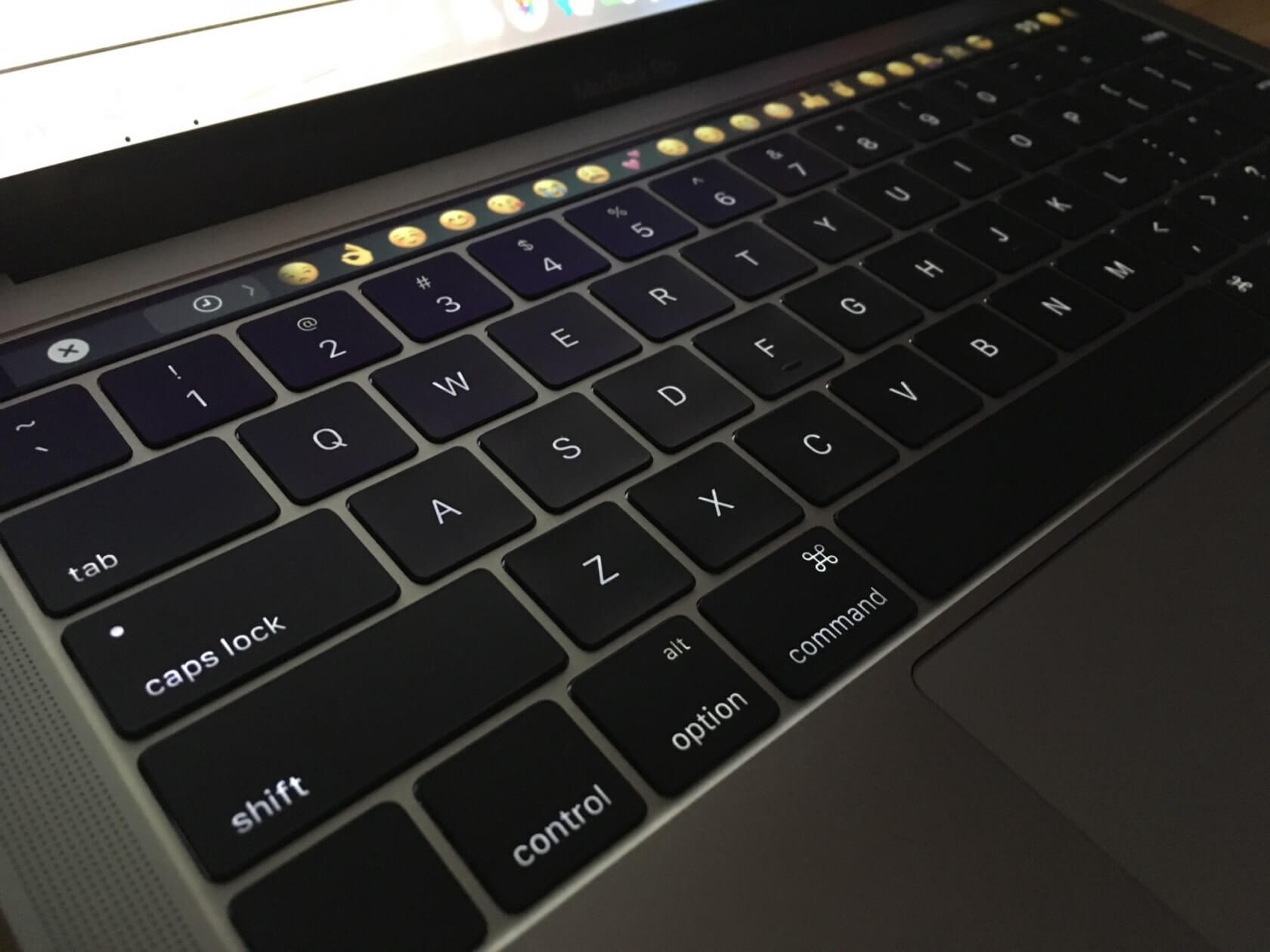 Class-action lawsuit claims Apple's 'butterfly' keyboard is defective