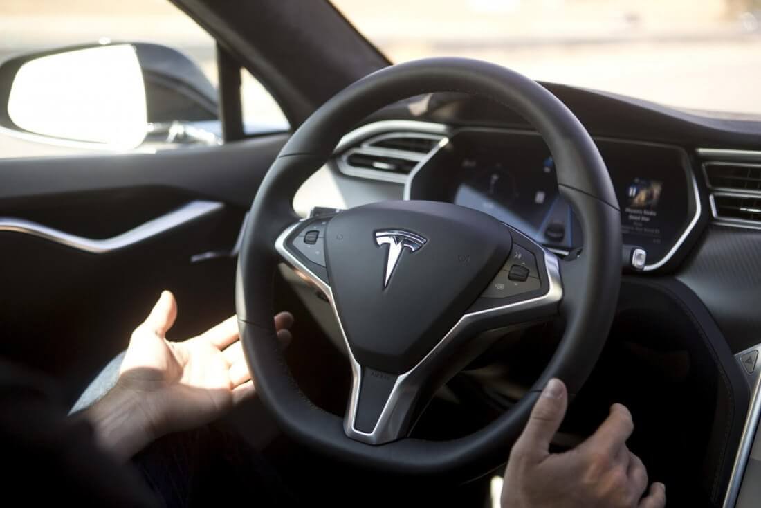 Tesla Autopilot update attempts to annoy users into keeping their hands on the wheel