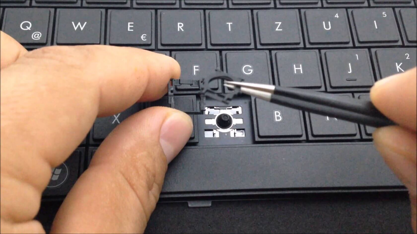 Apple finally addresses its butterfly keyboard problem | TechSpot