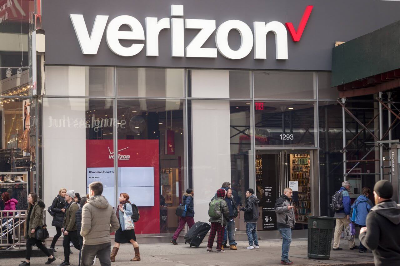 Verizon looking to partner with Apple or Google for 5G streaming TV service