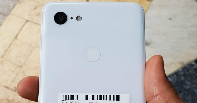 Alleged Pixel 3 XL leak shows notch, large chin, and single rear camera