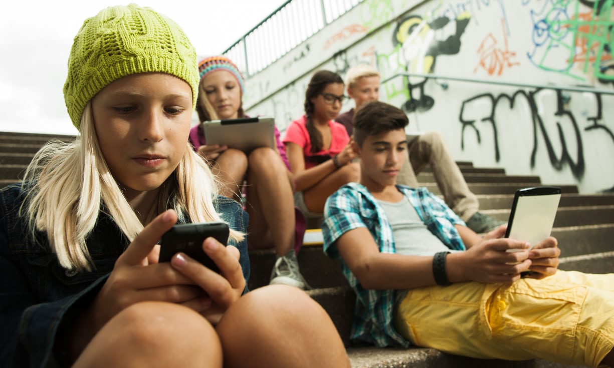 French lawmakers ban smartphone usage in schools