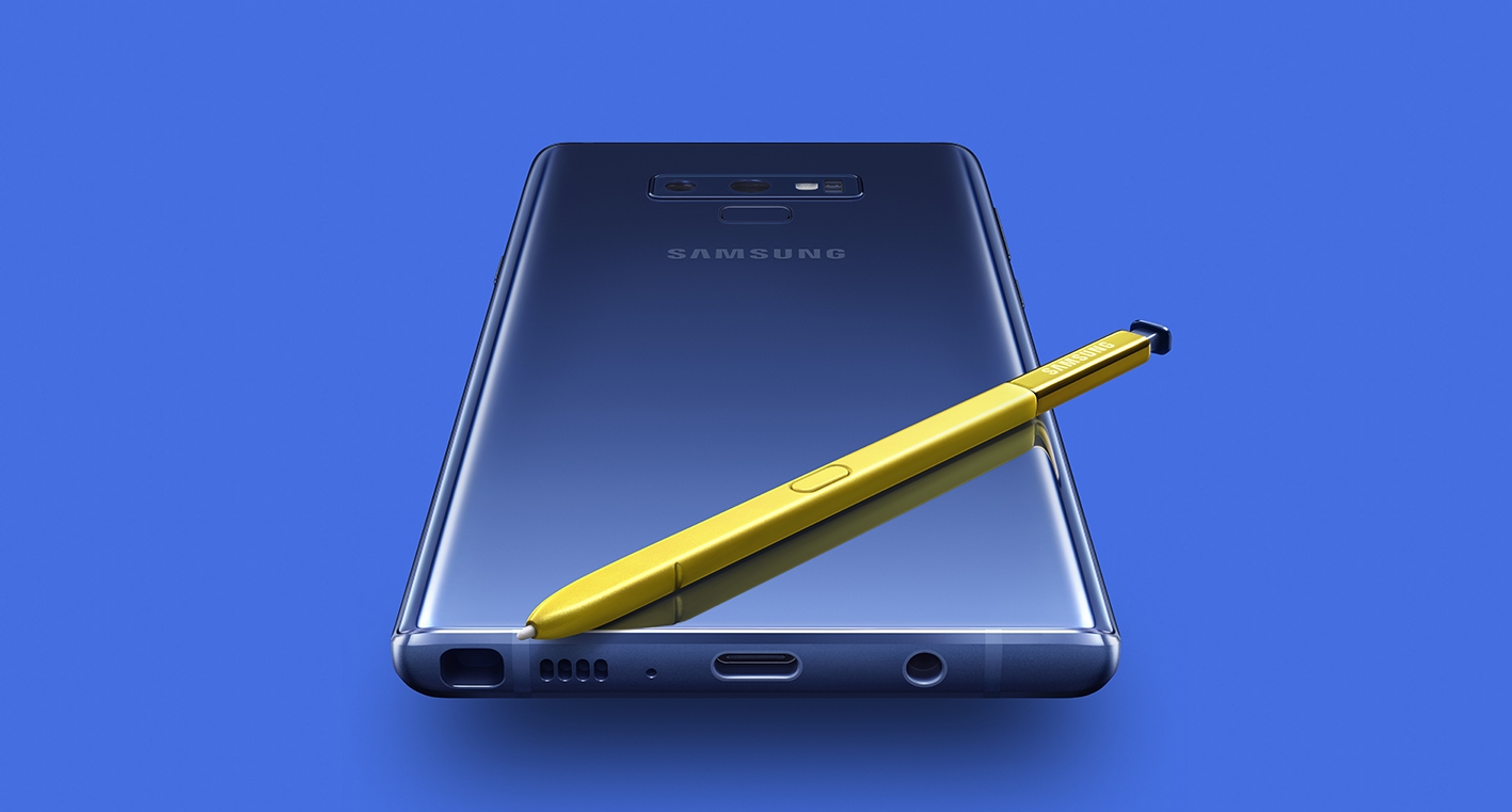 Galaxy Note 10 pictured next to larger Pro model
