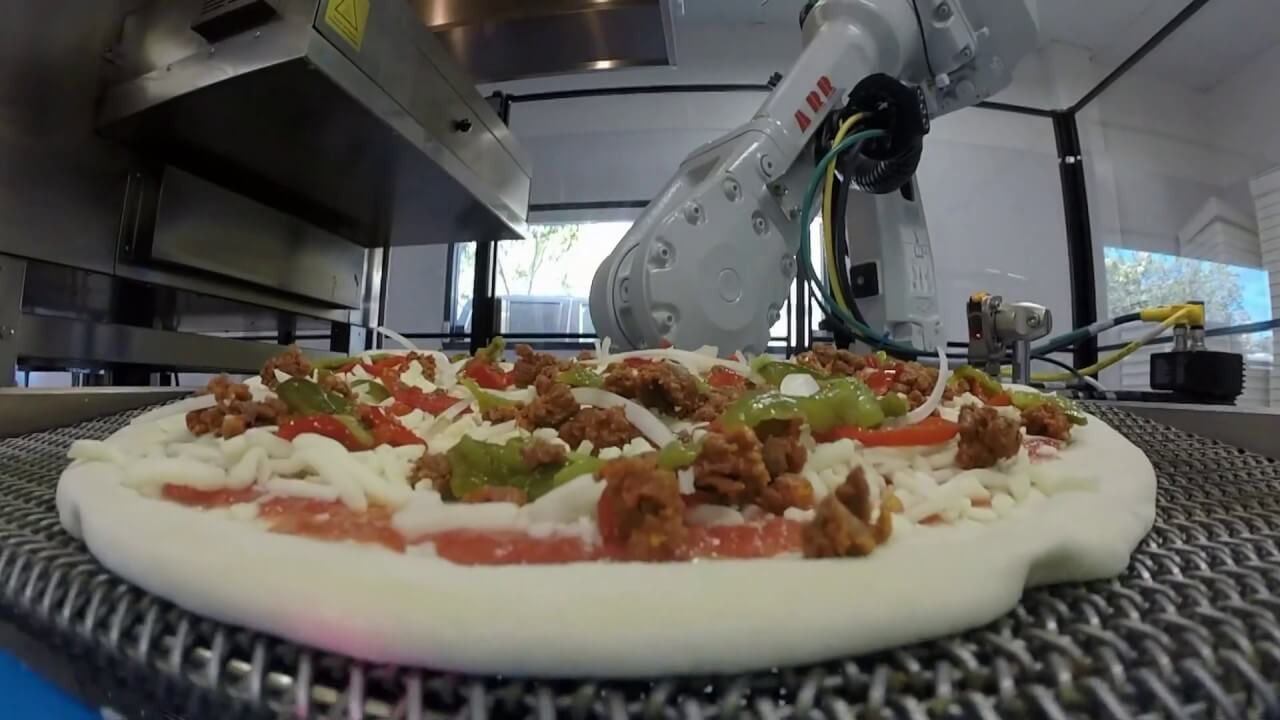 Pizza-making robot business Zume is talking with SoftBank for up to $750 million in funding