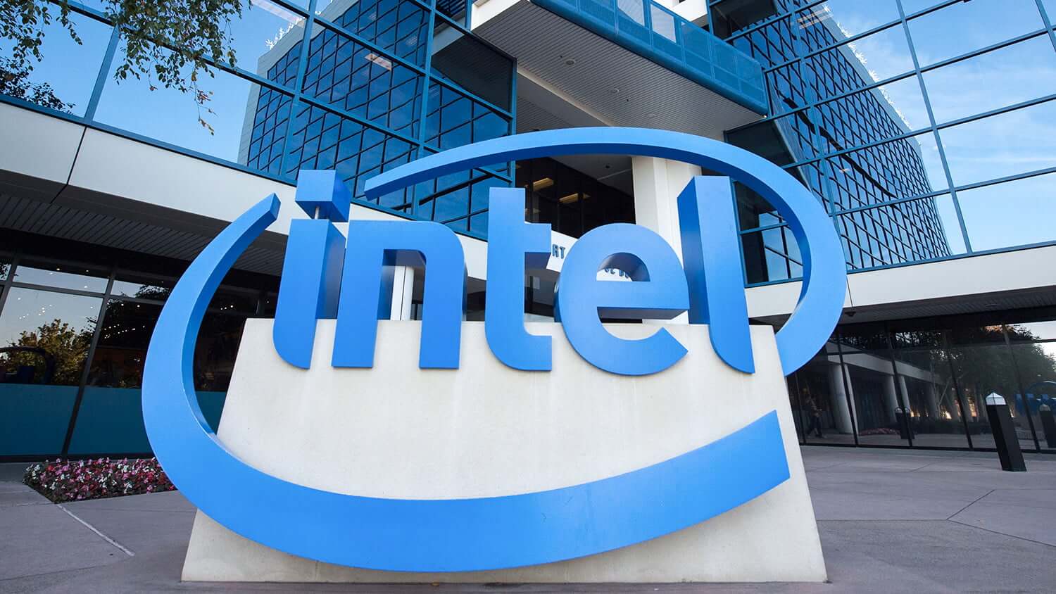 Intel may break tradition by hiring a CEO from outside the company