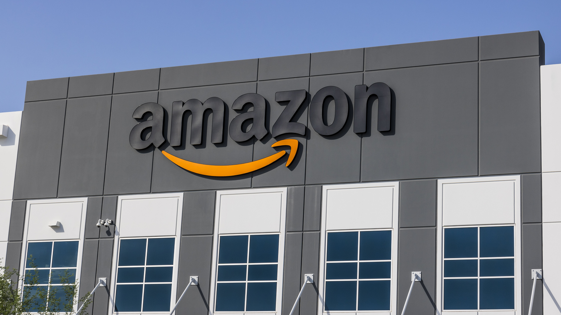 Amazon employees are allegedly taking bribes for insider data and deletion of product reviews