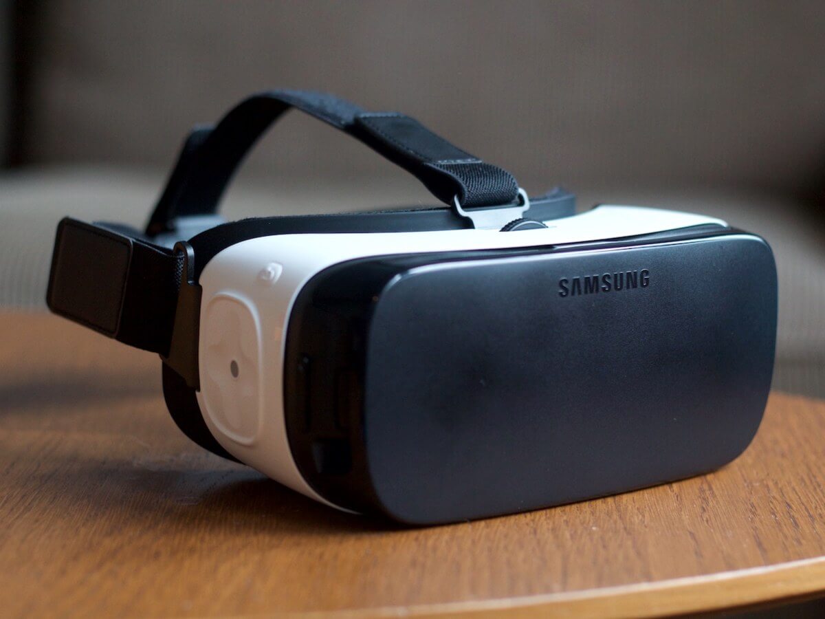 Oculus says it won't abandon the Gear VR despite its focus on higher-end headsets