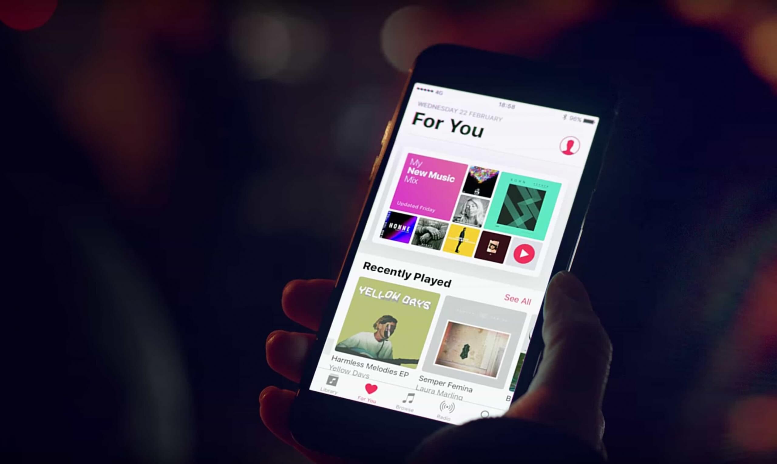 Apple has formed a partnership with lyrics database provider Genius