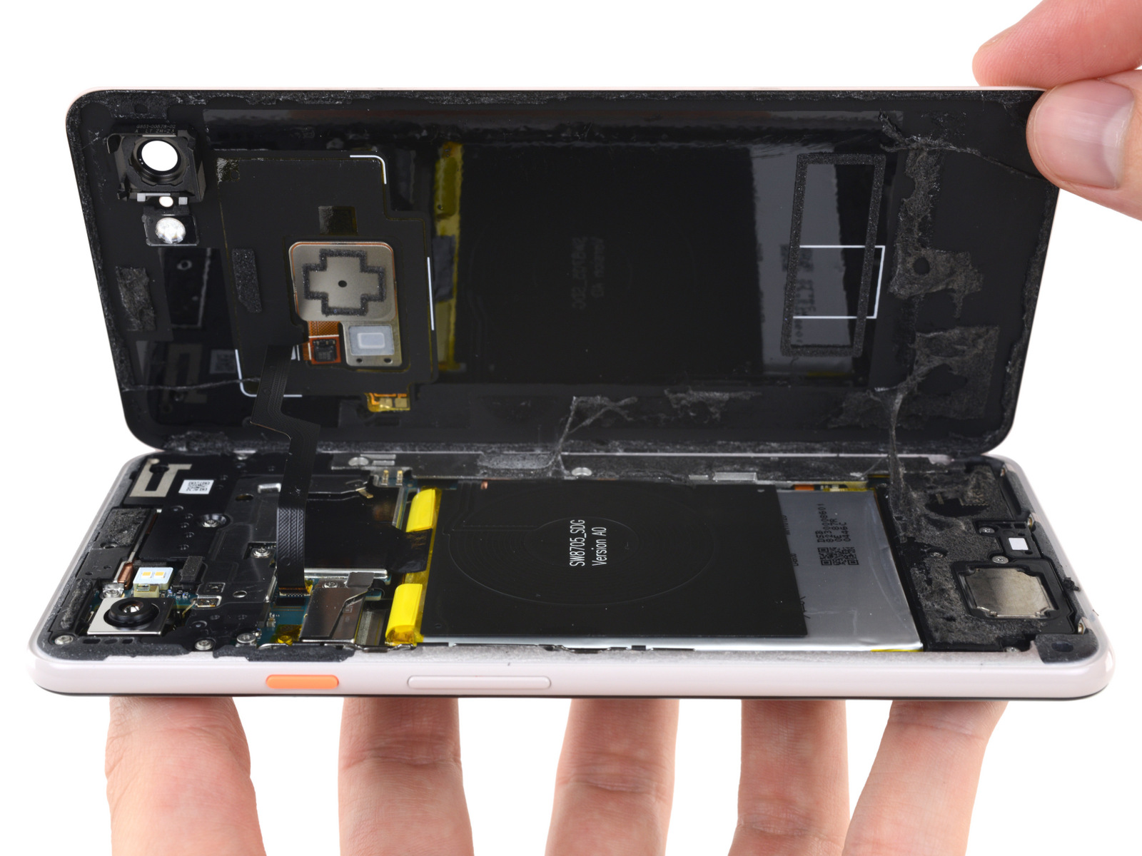 Pixel 3 XL gets the iFixit teardown treatment revealing a Samsung display and more glue