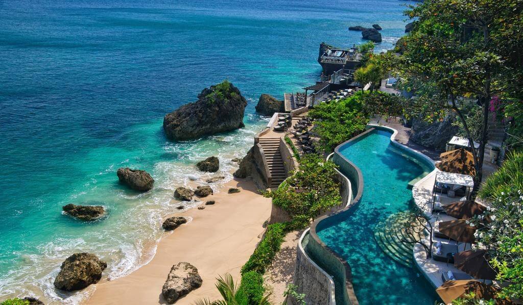 Unsocial media: Bali resort forces guests to relax by banning electronic devices at pool