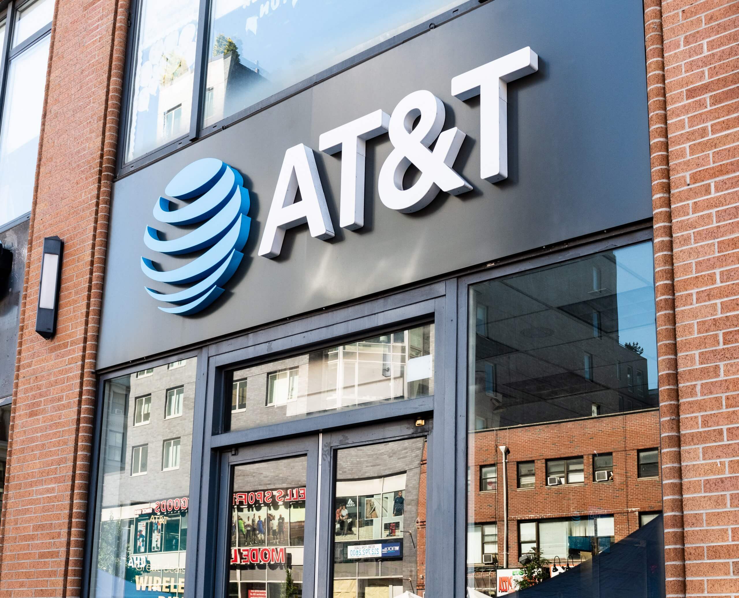 AT&T is branding 4G networks and phones as 5G in a marketing scam