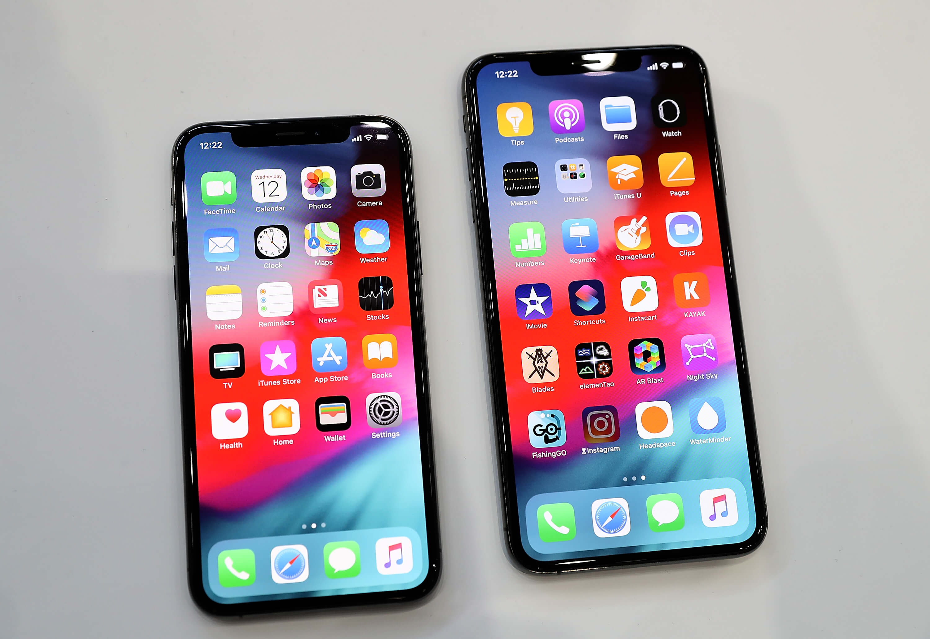 Installing iOS 12.1.2 might break cellular data, calling, and messaging