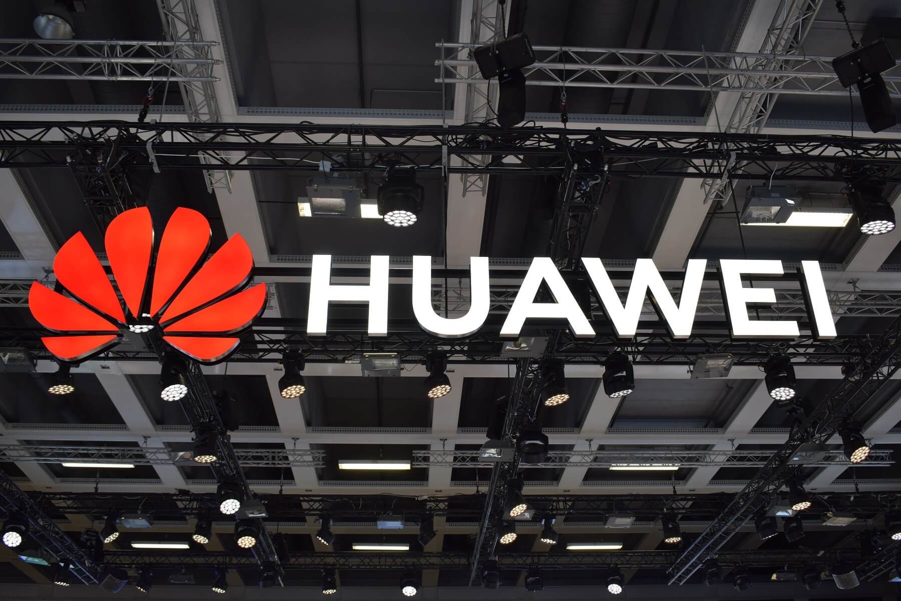 Huawei demotes employees for tweeting NYE message from iPhone