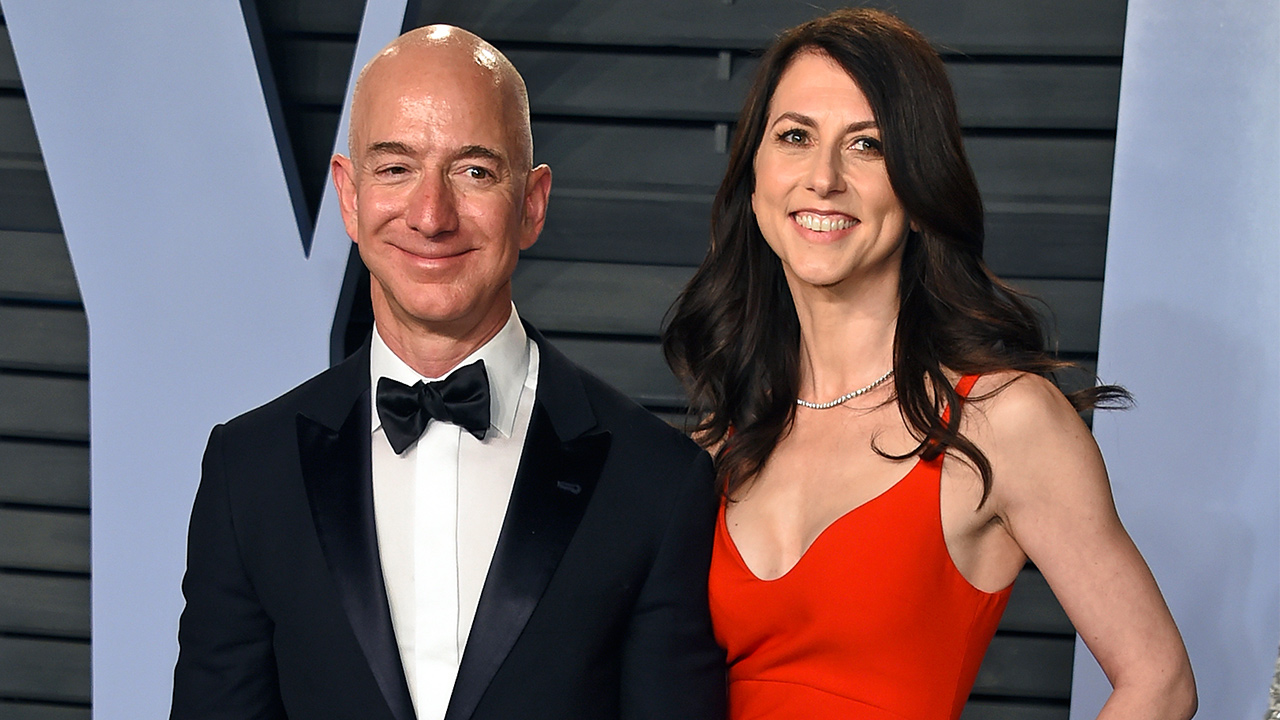 Jeff and MacKenzie Bezos announce they are getting a divorce