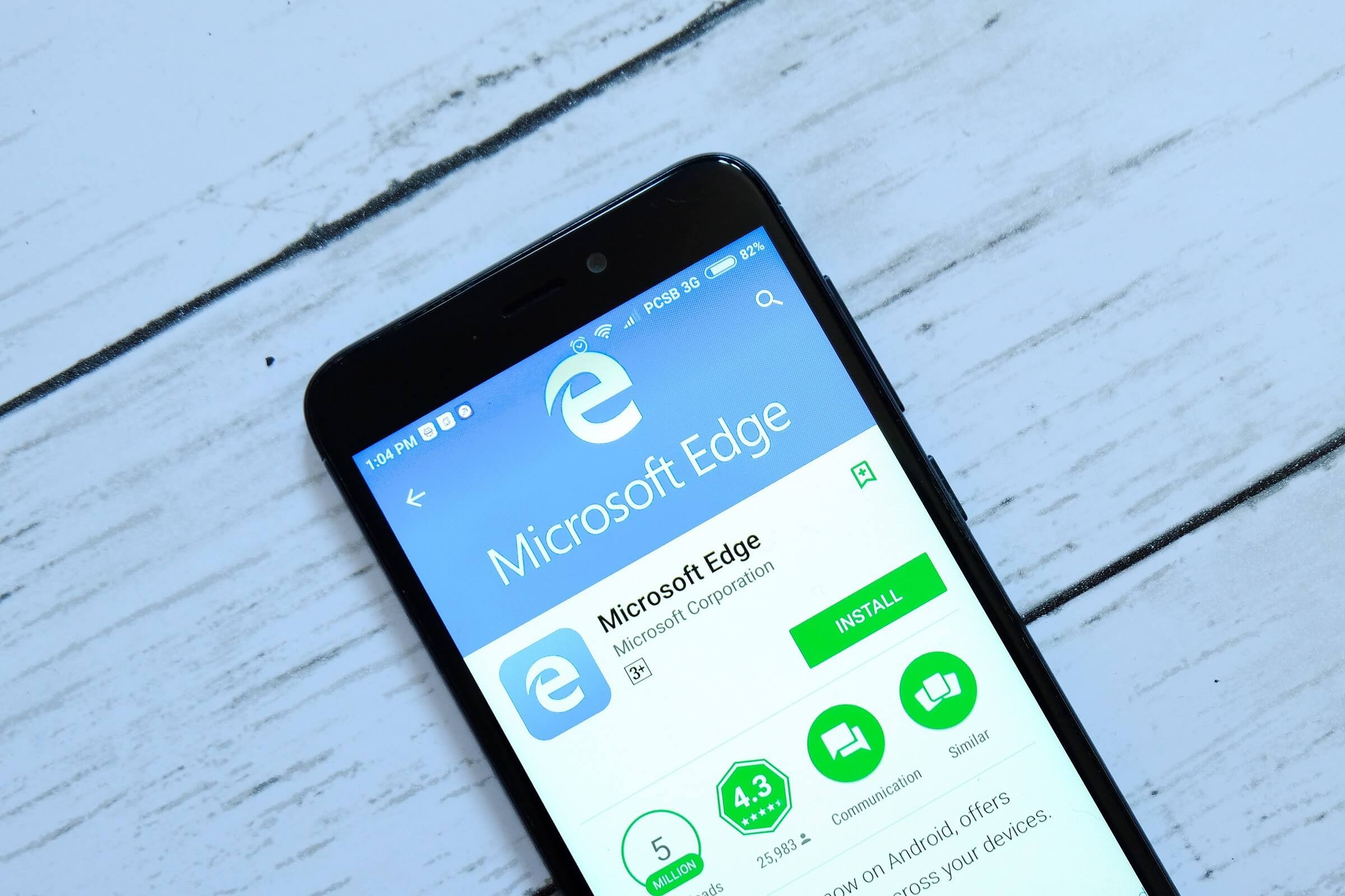 Microsoft's mobile Edge browser will warn users about fake news
