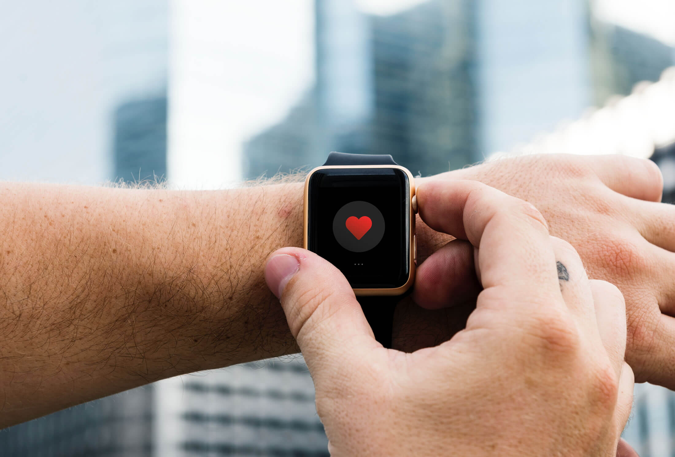 Apple and Aetna are giving away free Apple Watches if you sign up for a 24-month health goals program