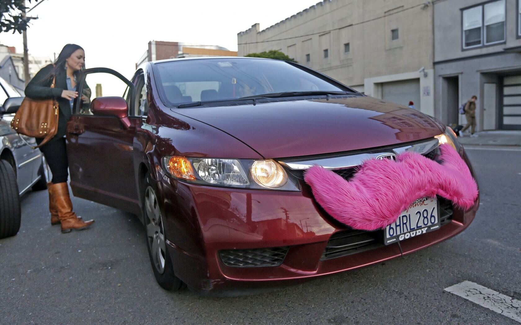 Lyft acquiesces to New York's rules, agrees to pay drivers at least $15 per hour